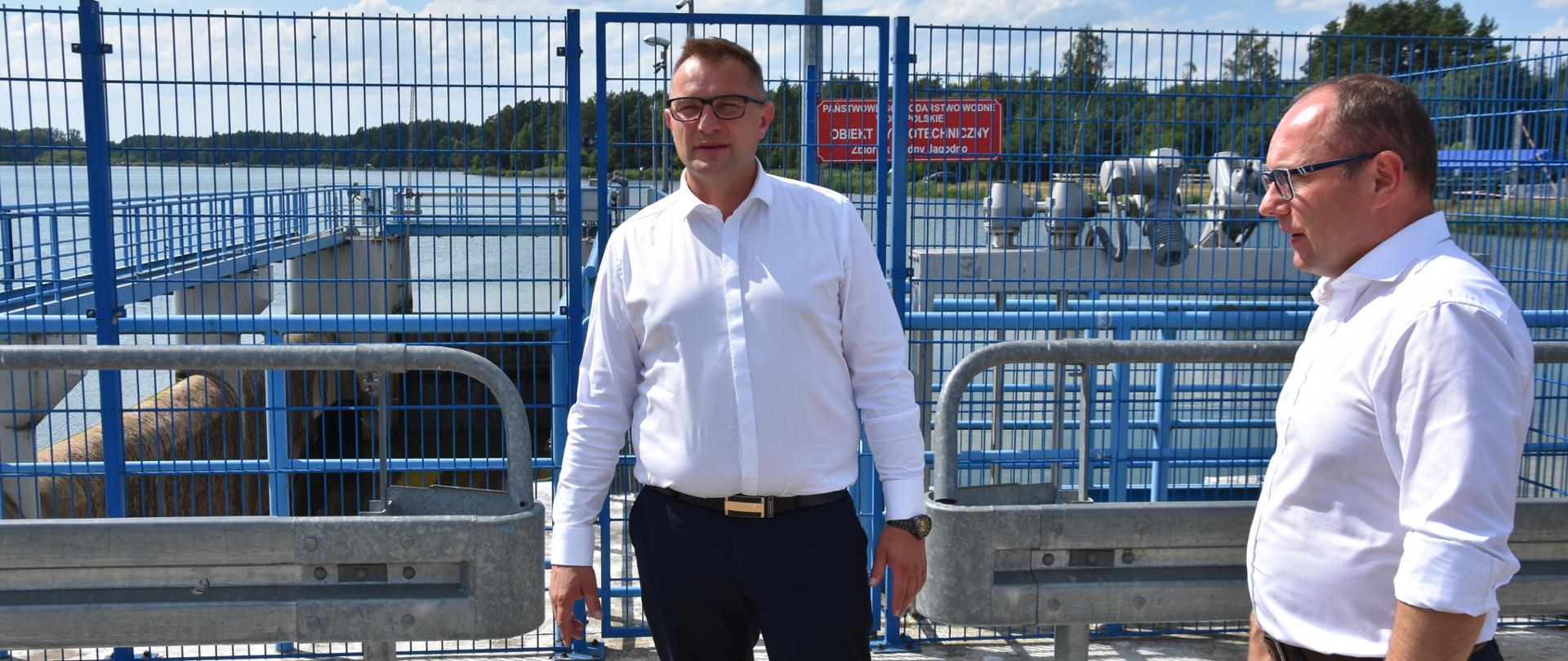 Na zdjęciu widać dwóch mężczyzn