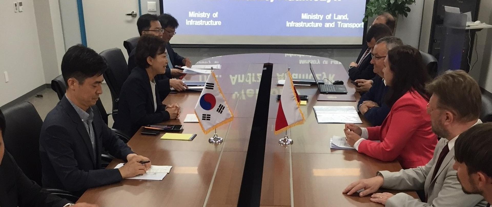 Spotkanie ministra infrastruktury A. Adamczyka z minister ziemi, infrastruktury i transportu Republiki Korei Kim Hyun-mee
