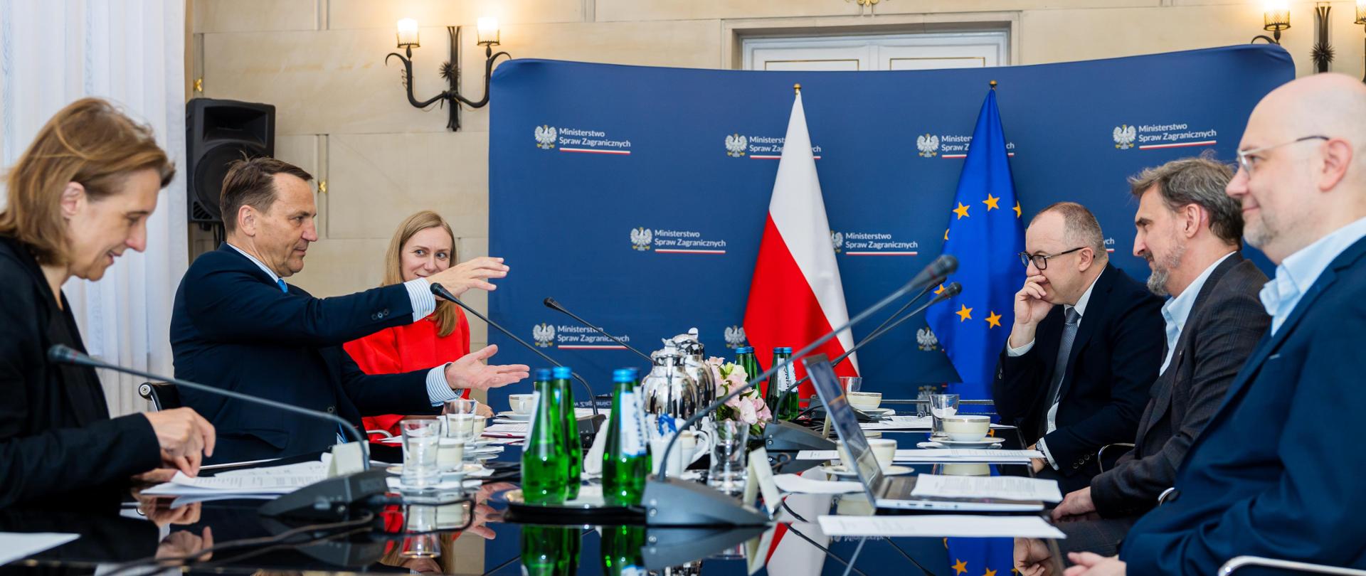 Minister Radosław Sikorski uczestniczył w posiedzeniu Kapituły Nagrody Solidarności im. Lecha Wałęsy