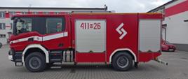Nowy wóz strażacki Komendy Powiatowej PSP w Ciechanowie na terenie jednostki KP PSP w Ciechanowie