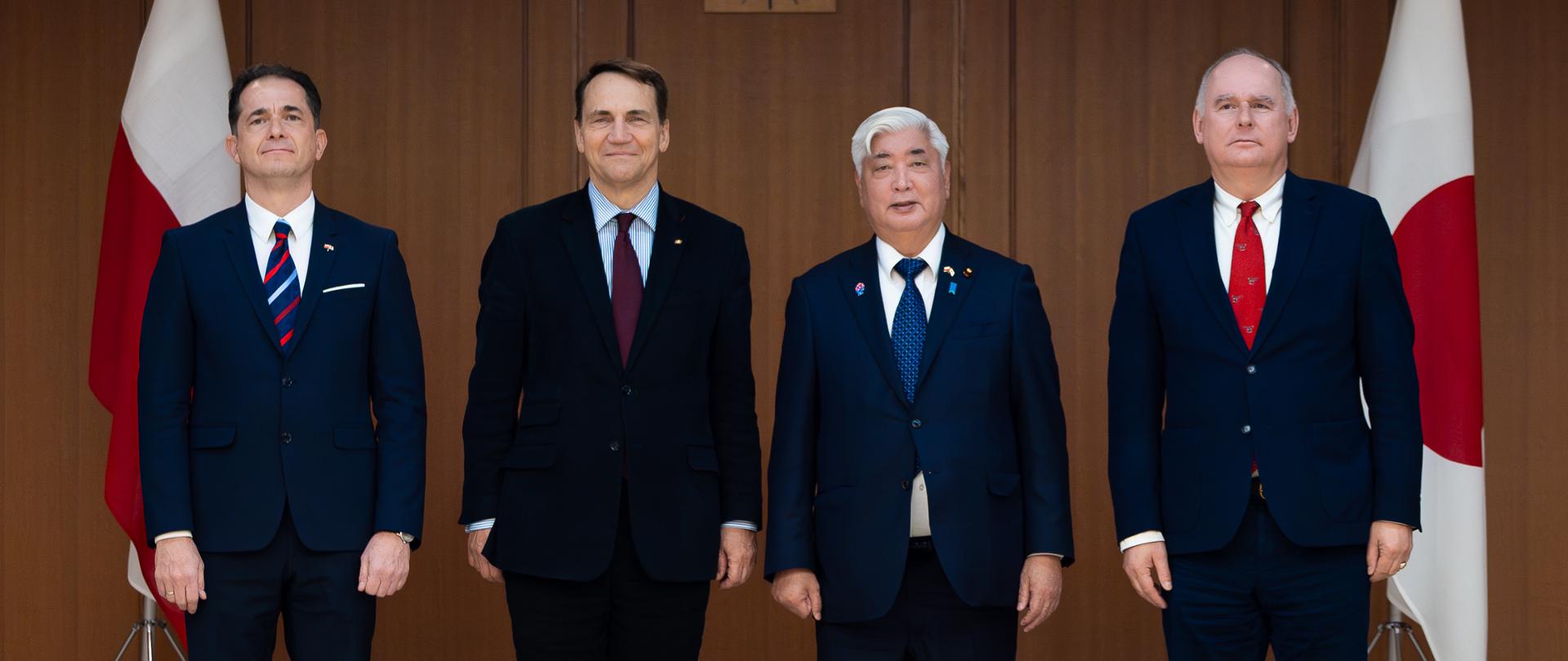 Minister spraw zagranicznych Radosław Sikorski spotkał się z ministrem obrony Japonii Genem Nakatani
