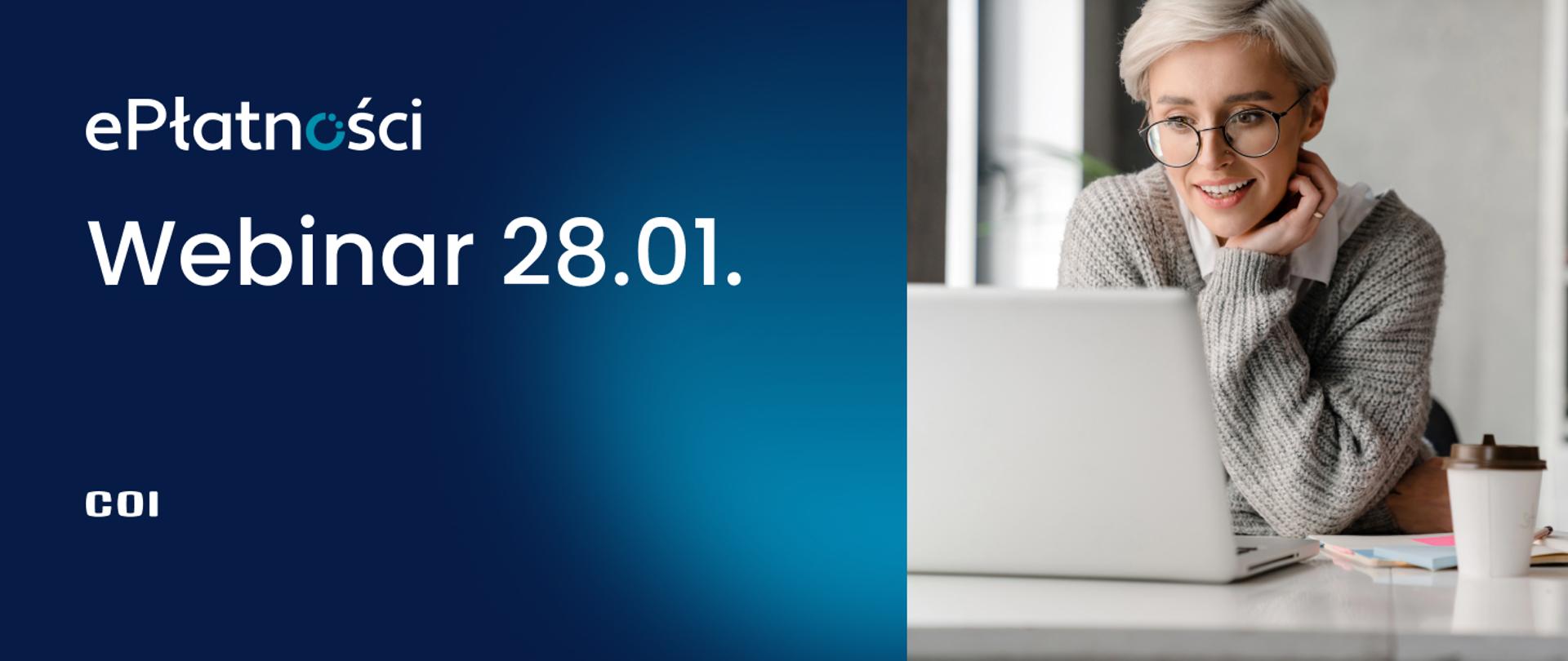 Pani urzędniczka logująca się na webinar dot. ePłatności