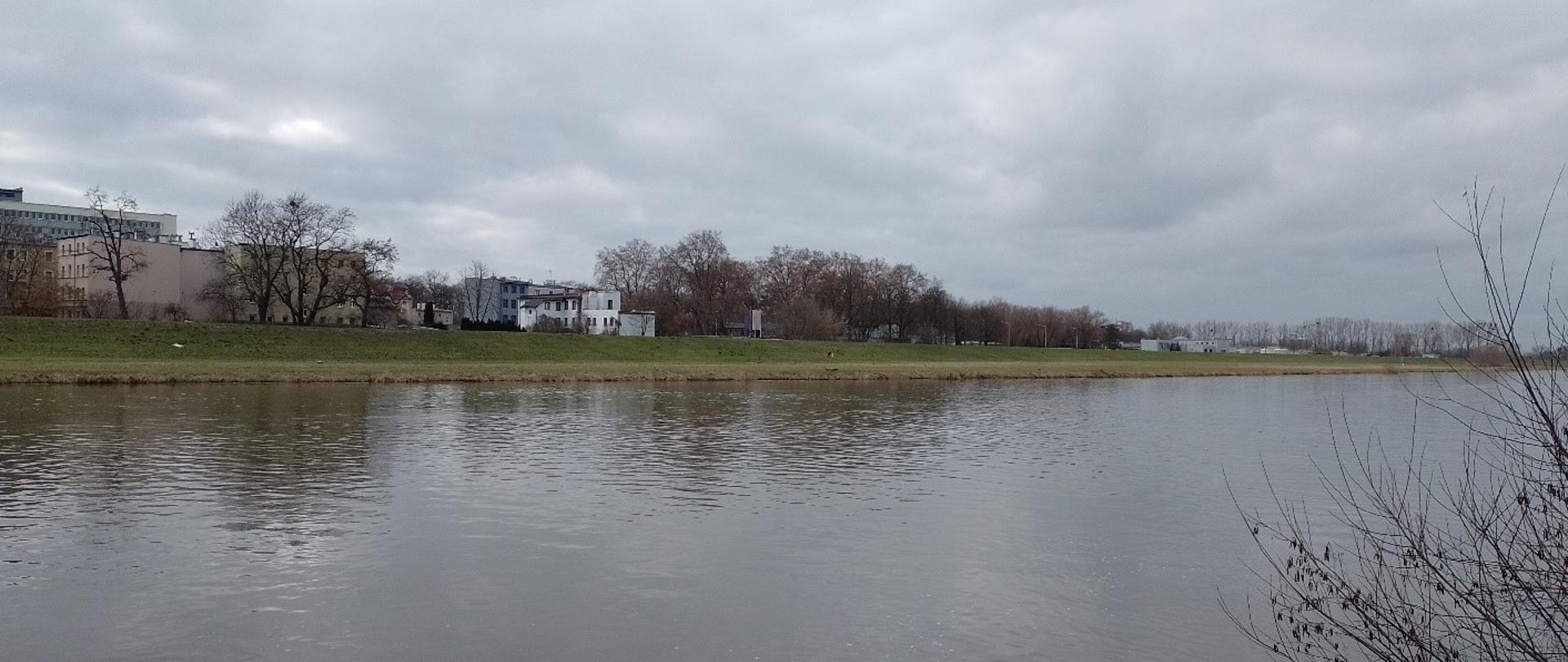 Rz. Odra m. Opole – widok z Mostu Pamięci Sybiraków w stronę ul. Budowalnych