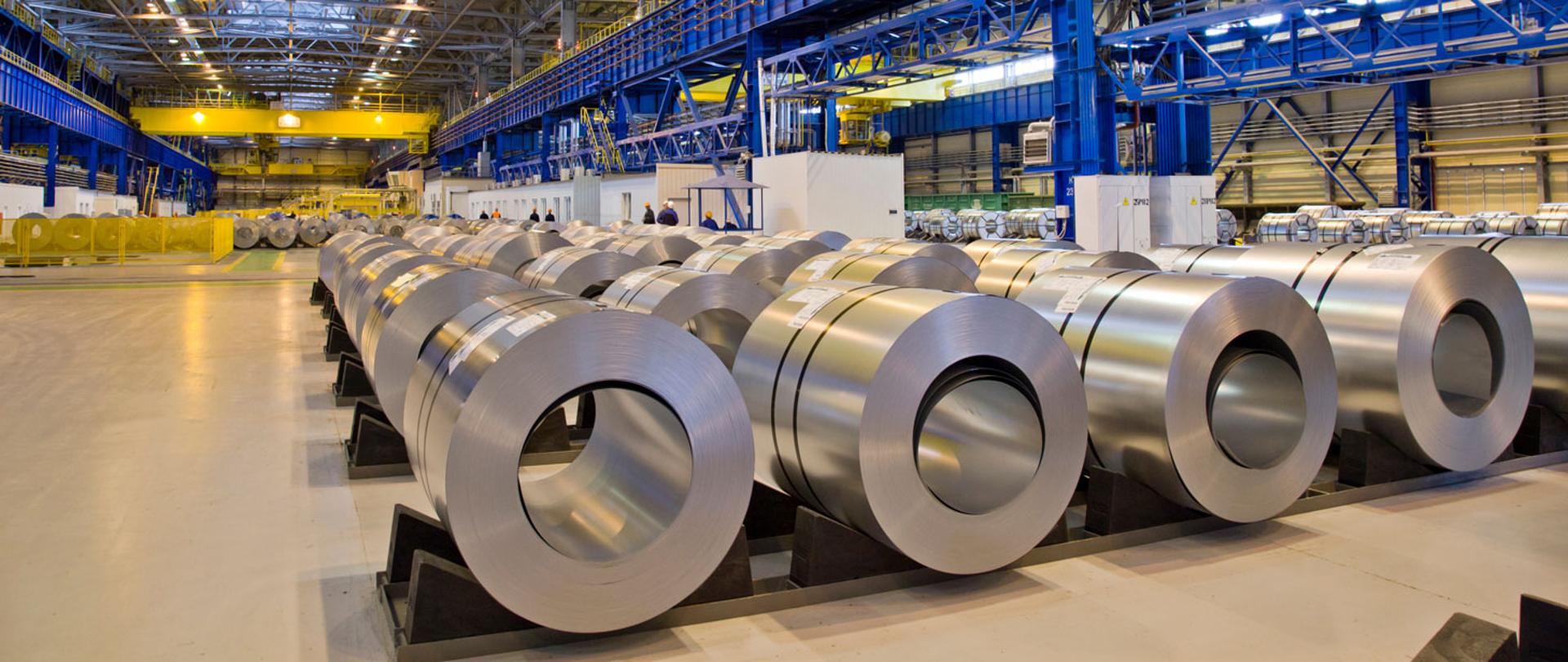 Bele stali ocynkowanej w magazynie 