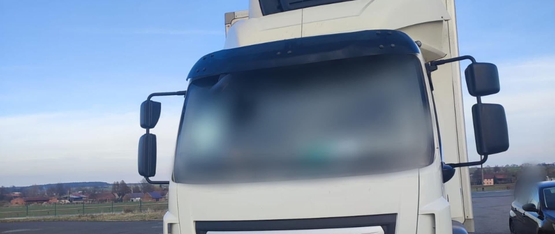 Kontrolowany pojazd na punkcie kontrolnym.