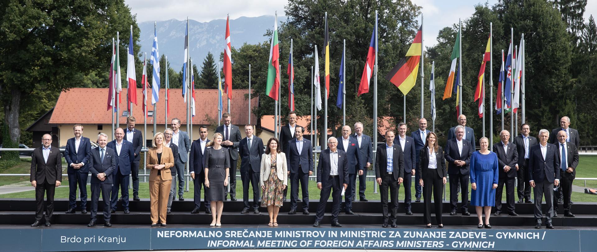 2021.09.03 Lublana . Minister Zbigniew Rau . Delegacja na GYMNICH do Brdo . Family photo .Fot. Tymon Markowski / MSZ