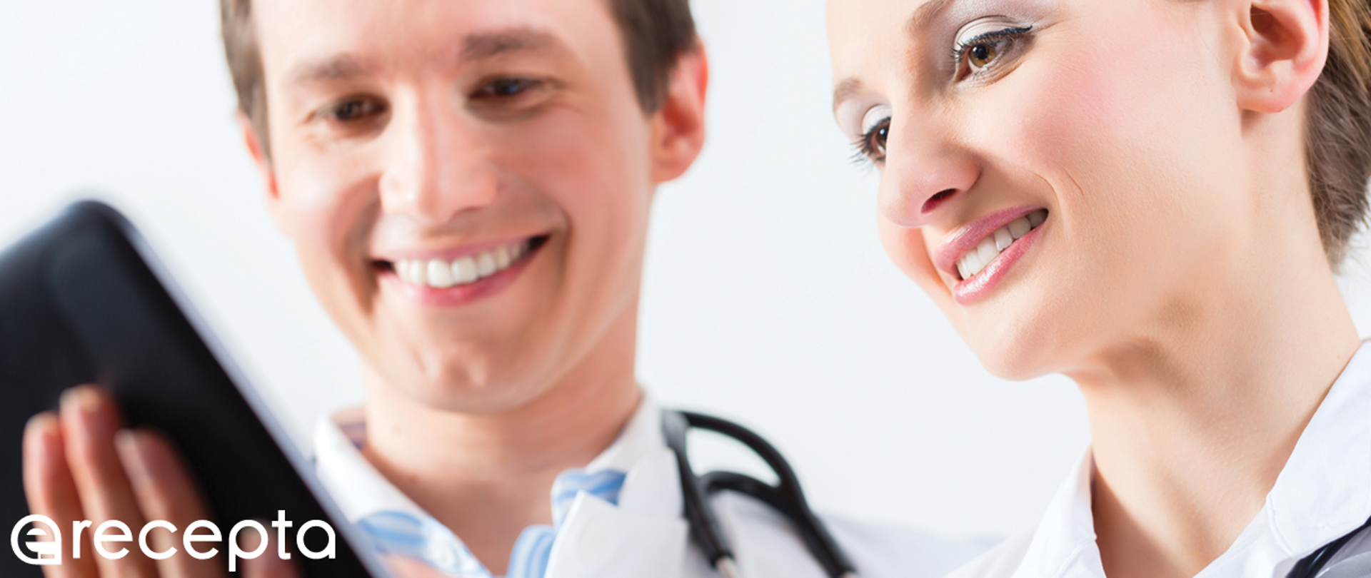 Uśmiechnięci lekarze