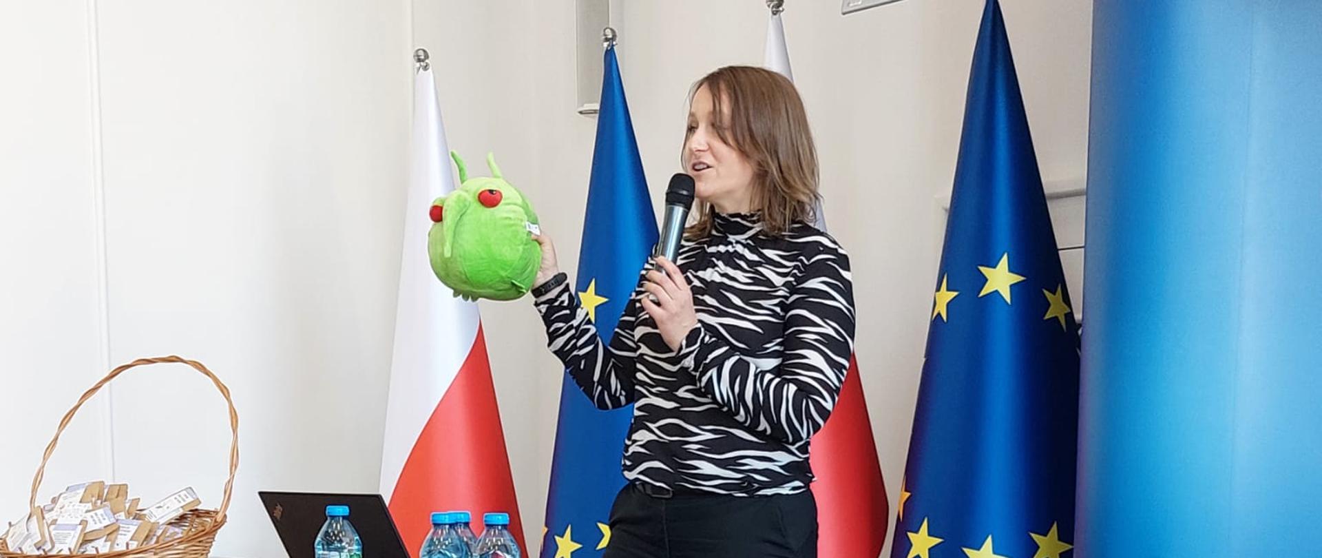 Paulina Migdalska-Kustosik podczas wykładu