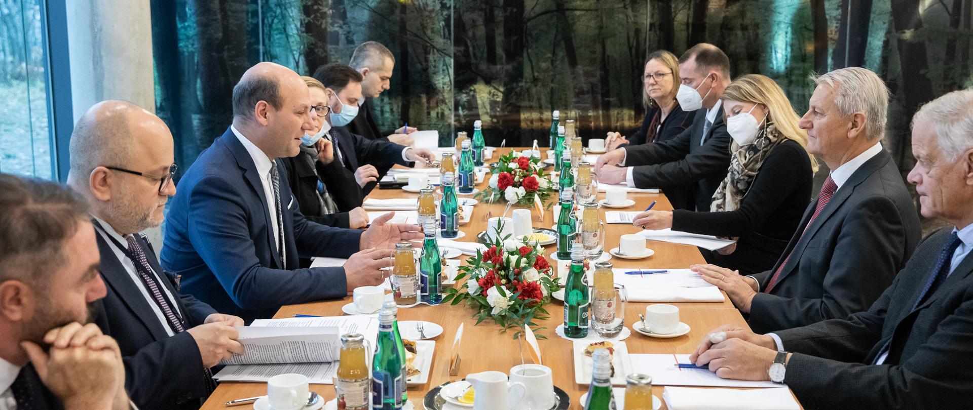 2021.11.19 Palmiry . Minister Szymon Szynkowski vel Sek . Muzeum Palmiry . Spotkanie z szefem sekcji MSW Austria - Hermann Feiner .Fot. Tymon Markowski / MSZ