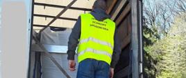 Inspektor WIOŚ kontroluje transport towarów w Przemyślu w dniu 22.04.2026 r. 