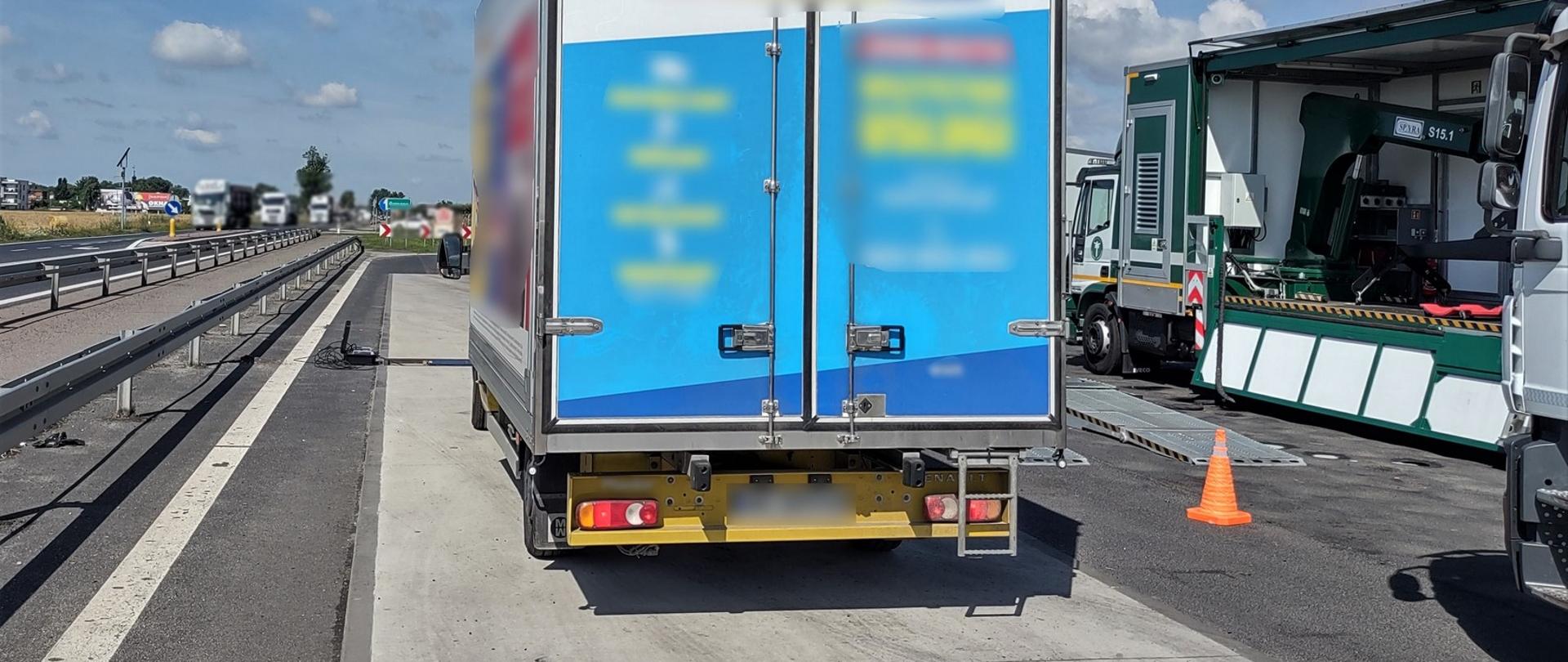 Przy okazji kontroli okazało się, że jeden pojazd o dopuszczalnej masie całkowitej do 3,5 t musiał trafić na inspekcyjne wagi