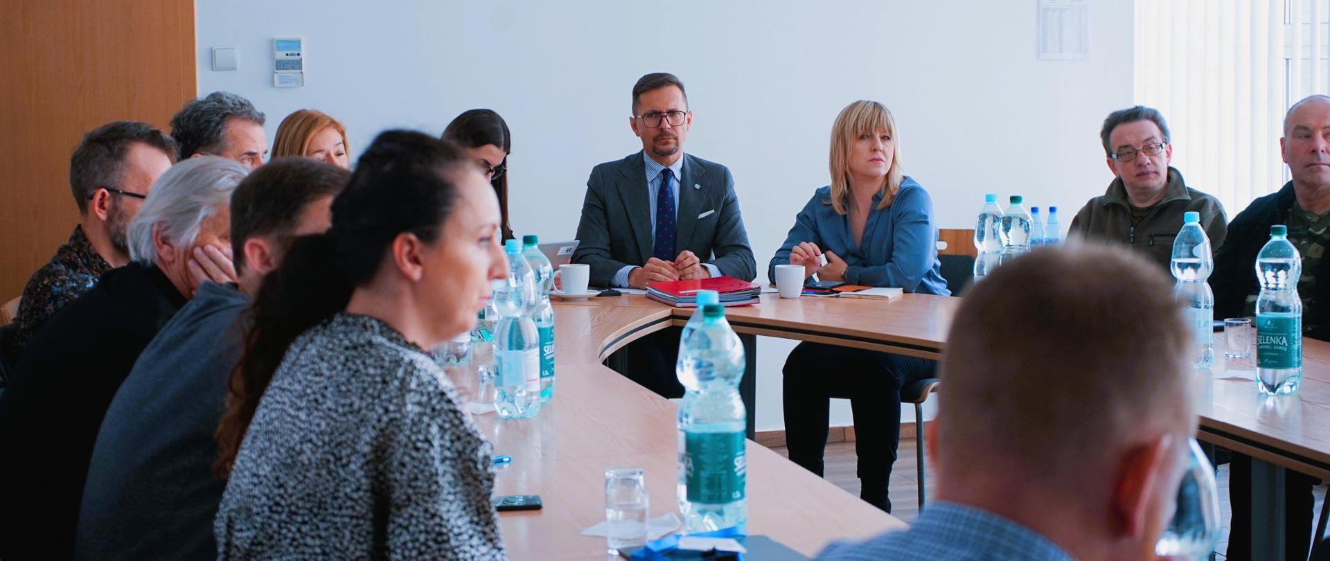 W spotkaniu udział wzięli przedstawiciele Zakładu Badań Ekologicznych, Koalicji Ratujmy Rzeki, Towarzystwa na Rzecz Ziemi, Politechniki Krakowskiej oraz Ojcowskiego Parku Narodowego. 