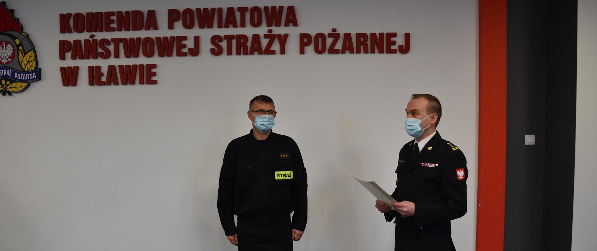 Wręczenie listu gratulacyjnego 