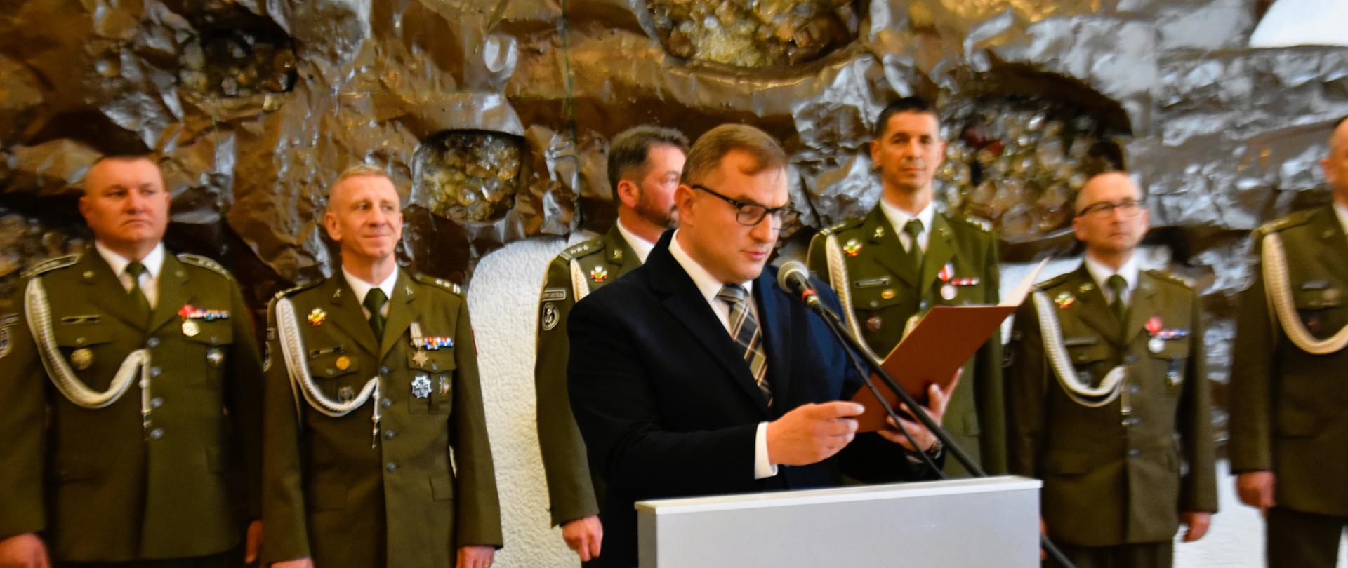 Na zdjęciu widać mężczyzn