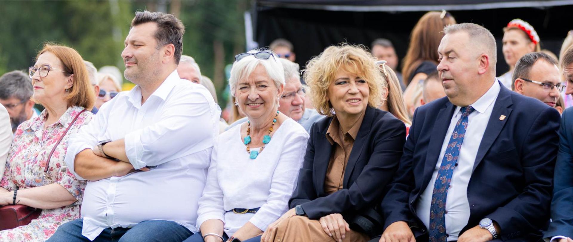 Święto Miodu w Gomunicach. Zaproszeni goście, wśród nich Dorota Ryl, wojewoda łódzki