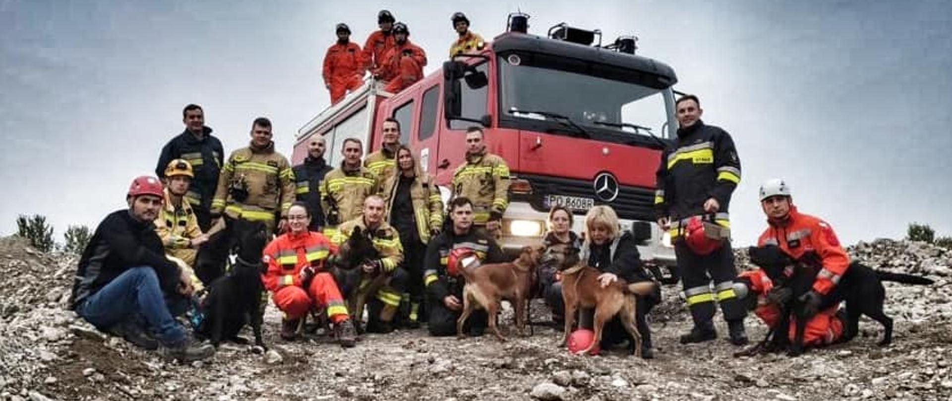 Trening przewodników z psami SGPR Poznań wspólnie z Grupa Ratownictwa Specjalistycznego - OSP Poznań