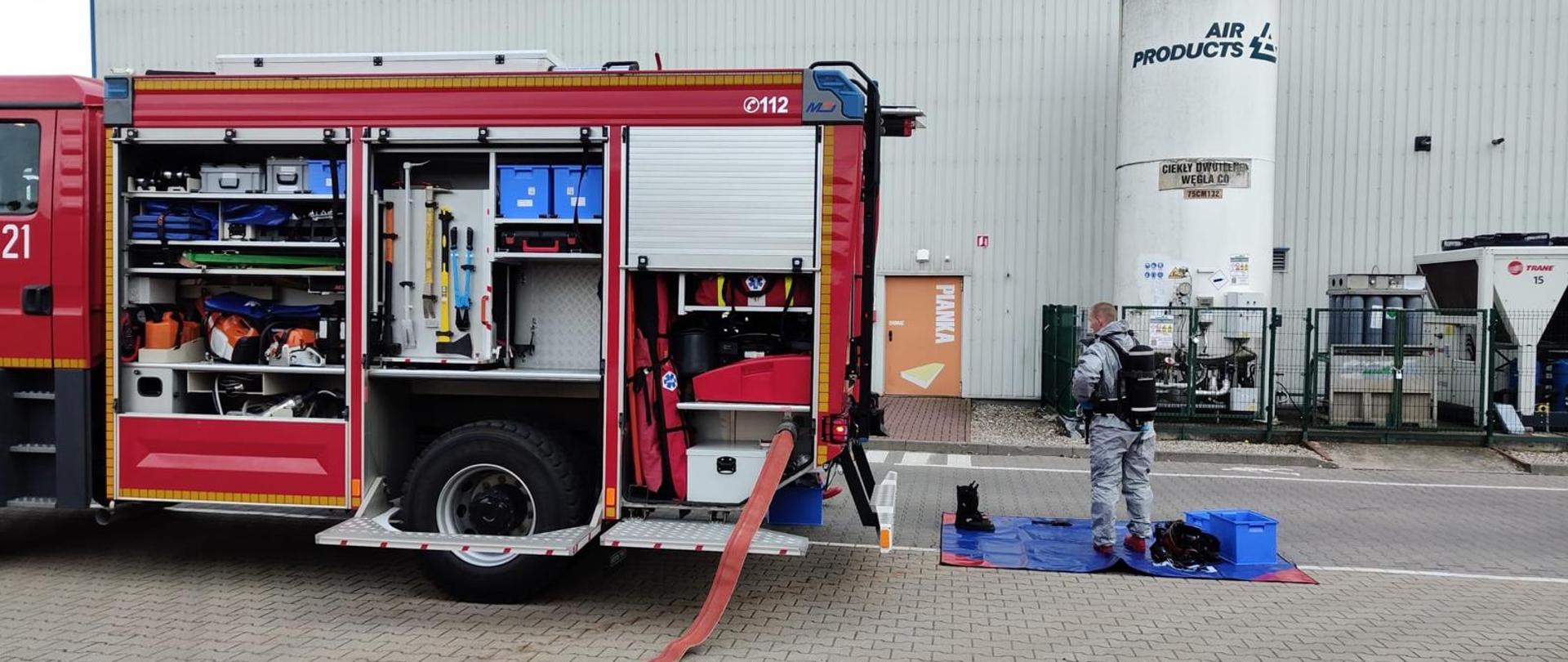 Miejscowe zagrożenie w budynku produkcyjnym w Rogoźnie 