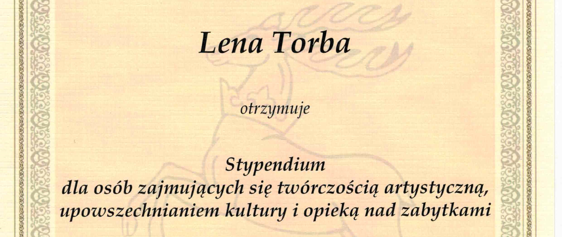 Zarząd Województwa Lubelskiego
Lena Torba otrzymuje Stypendium dla osób zajmujących się twórczością artystyczną, upowszechnianiem kultury i opieka nad zabytkami, w kategorii najmłodszy twórca kultury
Członek zarządu Województwa Lubelskiego - Bartłomiej Bałaban, Marszałek Województwa Lubelskiego - Jarosław Stawiarski
Na górze dyplomu herb Lublina
