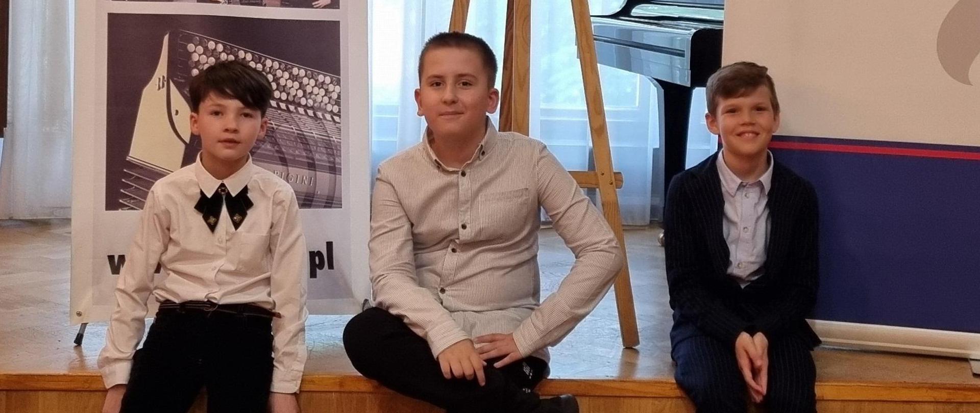 Zdjęcie uczniów szkoły biorących udział w konkursie.