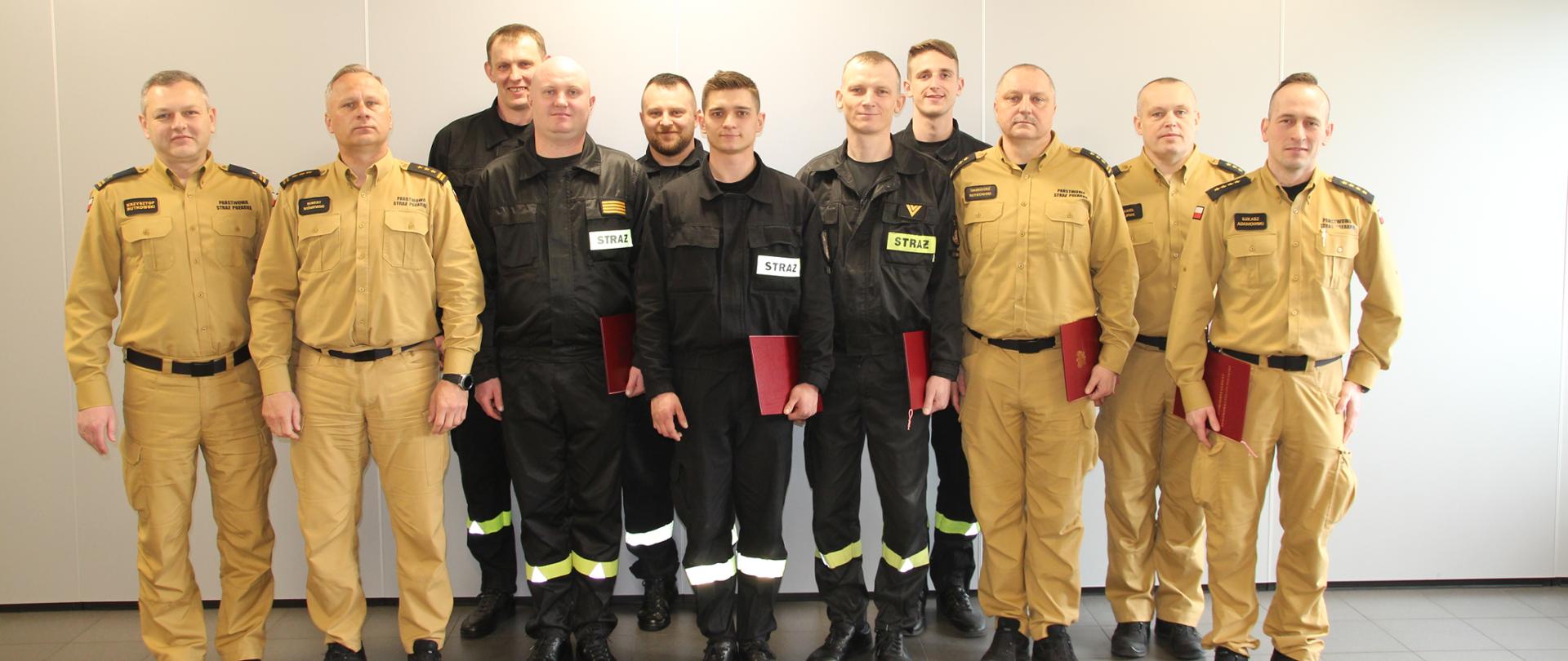 Zdjęcie przedstawia uczestników Uroczystej Zbiórki w KP PSP Żnin 