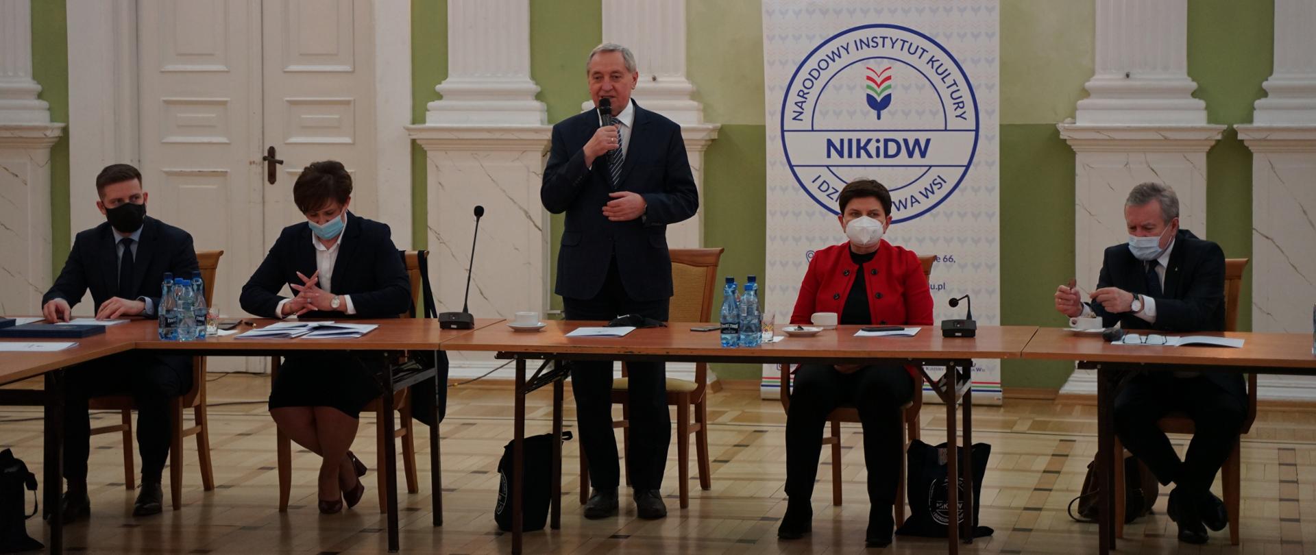 Wicepremier, minister rolnictwa i rozwoju wsi Henryk Kowalczyk podczas wystąpienia