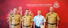 Po wręczeniu aktu powierzenia obowiązków zastępy dowódcy Jednostki Ratowniczo-Gaśniczej nr 5. Od prawej stoi st. bryg. Jacek Dziurdz, mł. asp. Arkadiusz Poznański, st. kpt. Grzegorz Nowak, bryg. Jacek Cyburt.