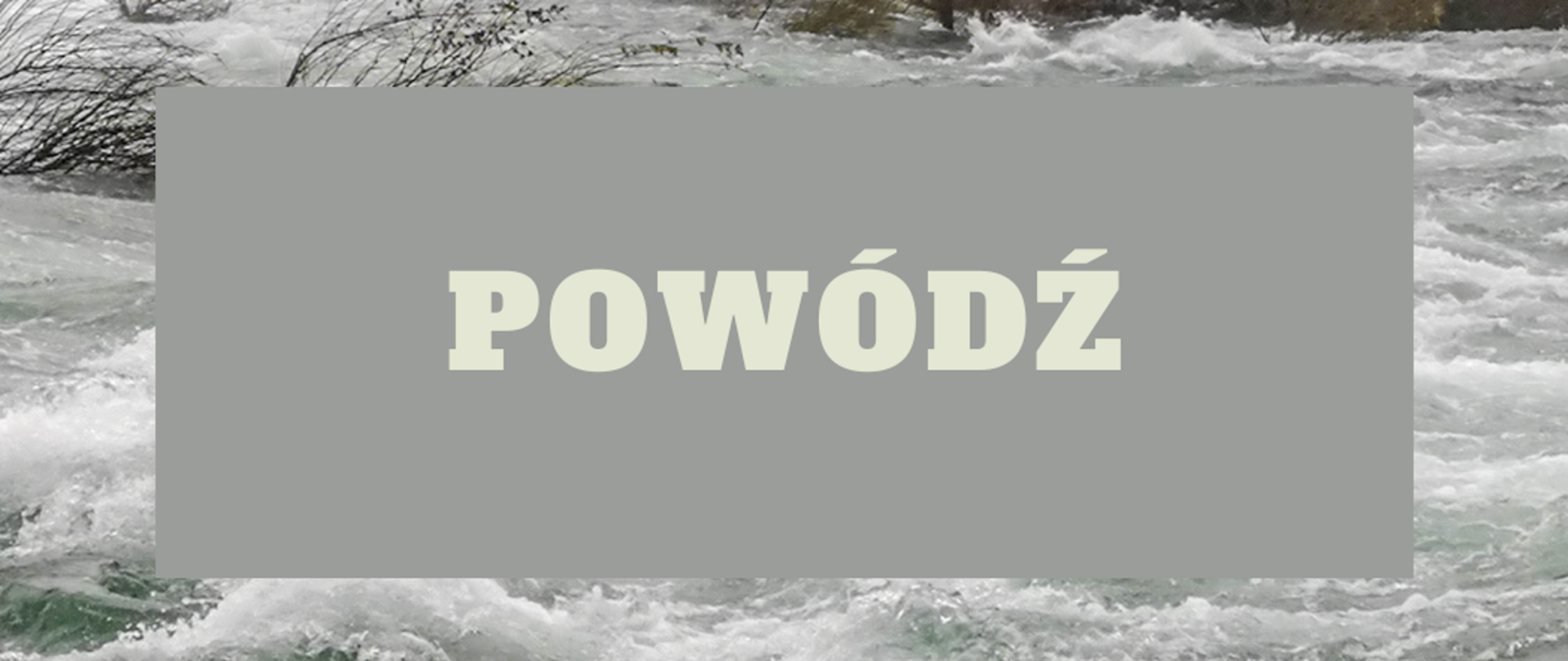 Napis "POWÓDŹ" na tle wzburzonej rzeki