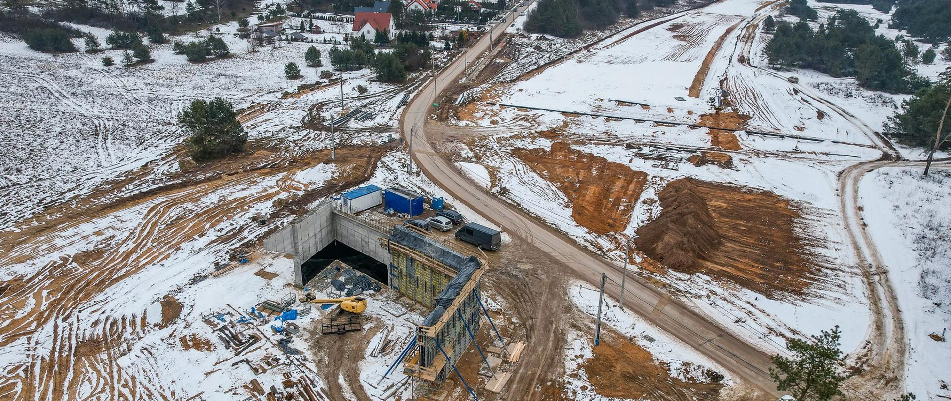 Budowa obwodnicy Morawicy - betonowa podpora wiaduktu 