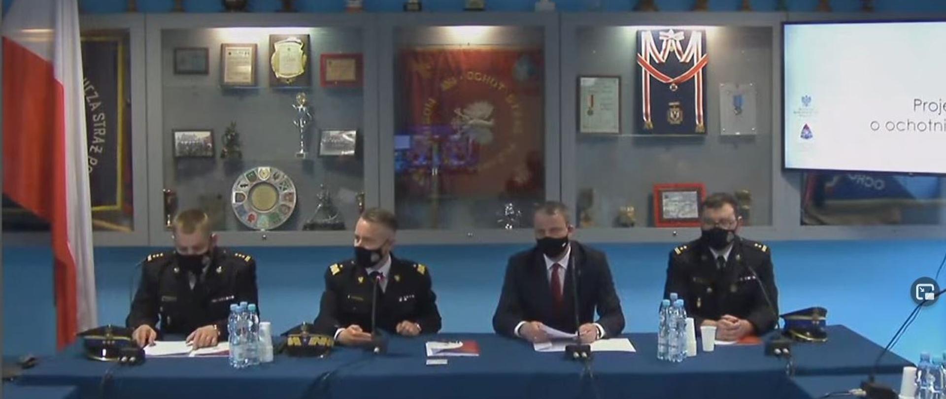 Zdjęcie przedstawia uczestników spotkania