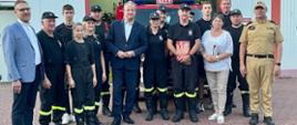 Spotkanie Wojewody Wielkopolskiego Michała Zielińskiego oraz Komendanta Powiatowego Państwowej Straży Pożarnej w Obornikach mł. bryg. Michała Mulki z druhami z Ochotniczej Straży Pożarnej w Bąblinie.