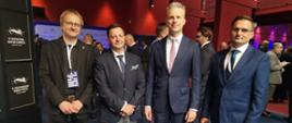 Prezes Wód Polskich Mateusz Balcerowicz na 12. Kongresie Morskim. Na zdjęciu również wiceminister infrastruktury Arkadiusz Marchewka, dyrektor IMGW-PIB Robert Czerniawski, dyrektor RZGW w Szczecinie Michał Durka