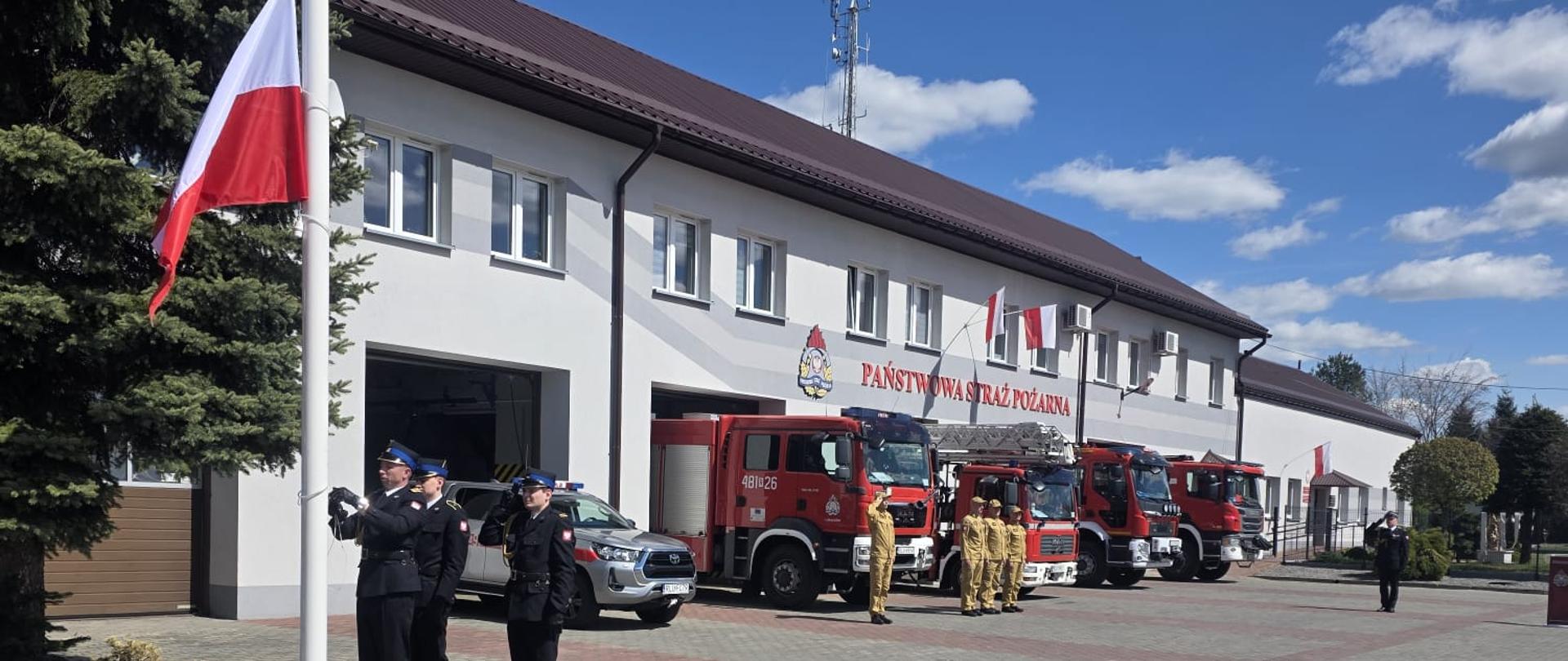 Dzień Flagi Rzeczpospolitej Polskiej w KP PSP Lubaczów