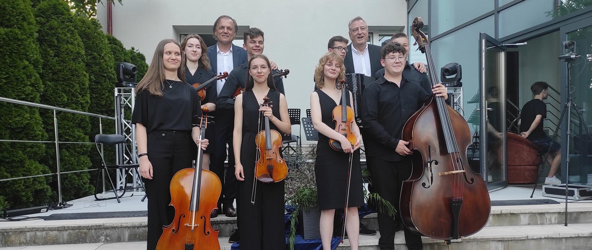 wykonawcy koncertu muzyki kameralnej na scenie plenerowej PSM w Mielcu