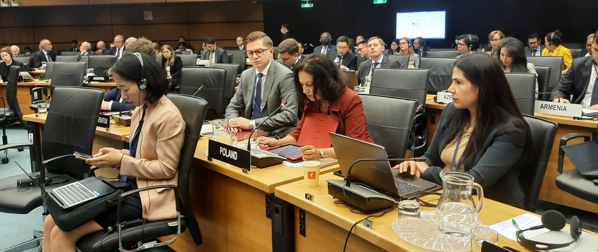 dr Łukasz Młynarkiewicz, Prezes Państwowej Agencji Atomistyki oraz Ambasador Dominika Krois, Stały Przedstawiciel RP przy Biurze Narodów Zjednoczonych w Wiedniu na posiedzeniu Rady Gubernatorów