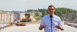 Premier Mateusz Morawiecki podczas konferencji.