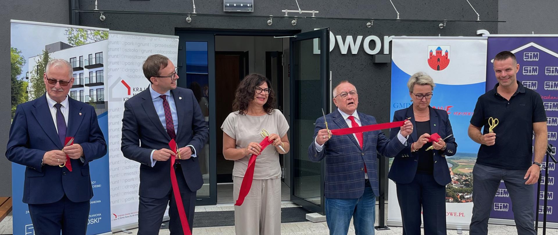 Przecięcie wstęgi inwestycji w Nowem