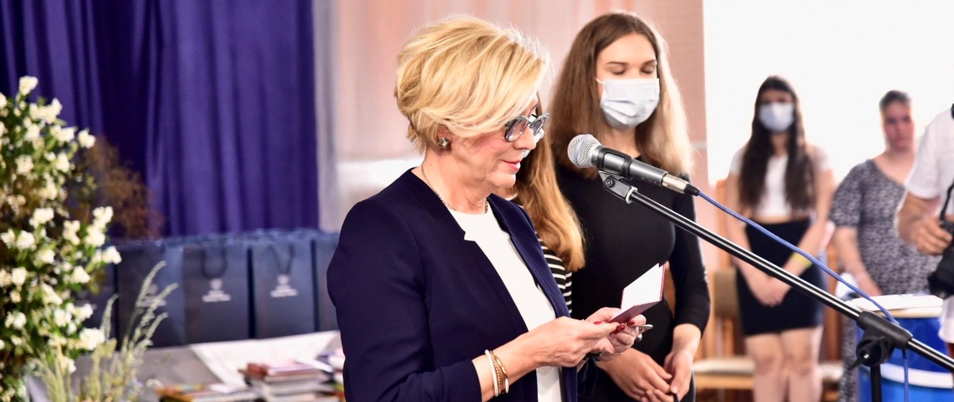 Wiceminister Marzena Machałek na uroczystości zakończenia roku szkolnego