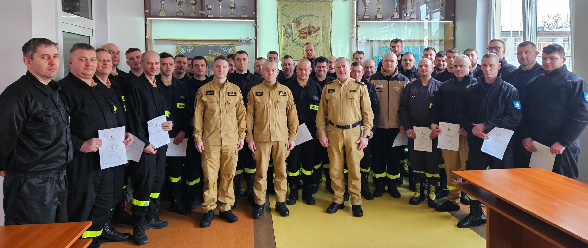 Zdjęcie grupowe uczestników szkolenia dowódców OSP.