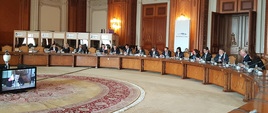 Minister infrastruktury A. Adamczyk podczas spotkania w Bukareszcie