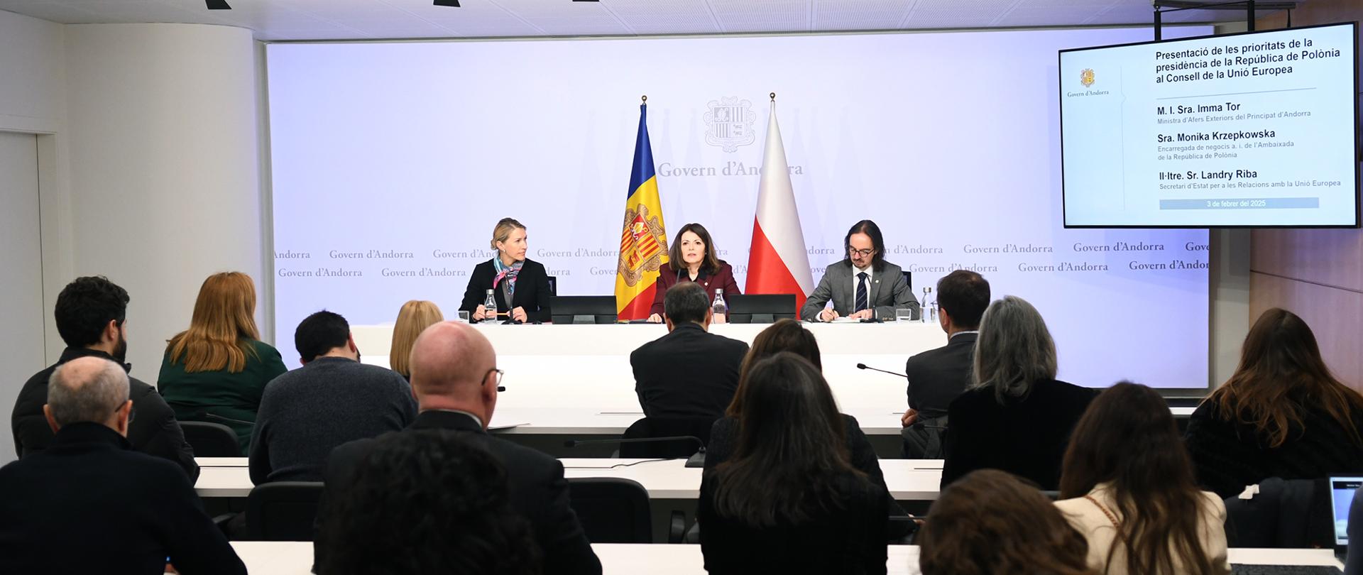 Chargé d’affaires a.i. Monika Krzepkowska, minister spraw zagranicznych Andory Imma Tor Faus, sekretarz stanu ds. UE Landry Riba 