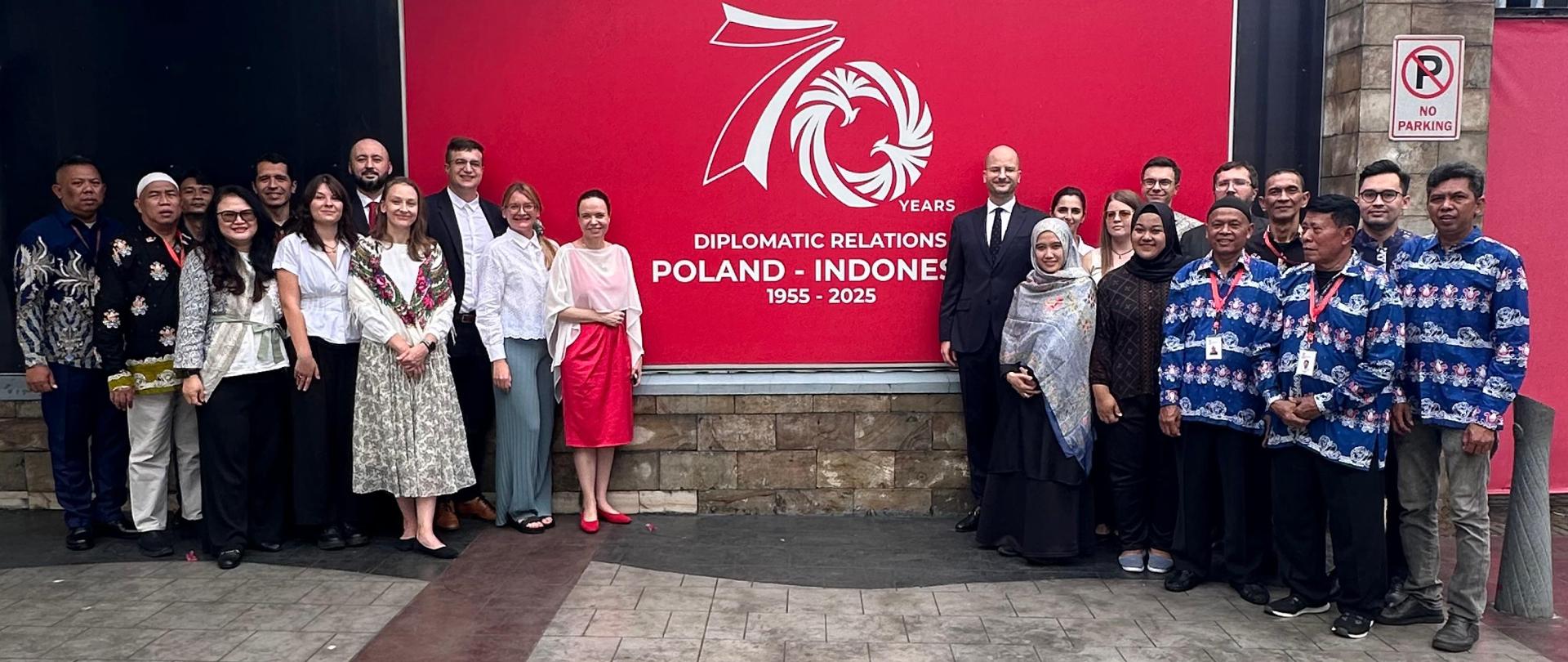 Zespół_Ambasady_Rp_w_Dżakarcie