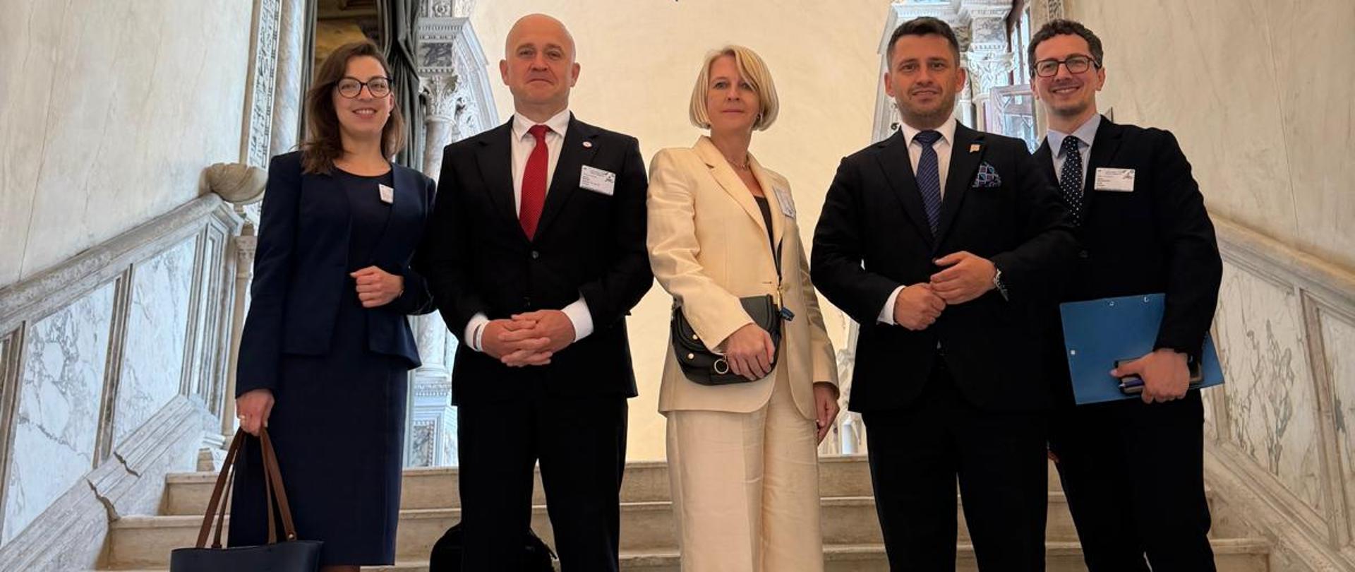 Wiceminister sprawiedliwości Dariusz Mazur na sesji plenarnej Komisji Weneckiej