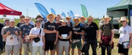 uczniowie pozują podczas warsztató, zdjęcie grupowe
