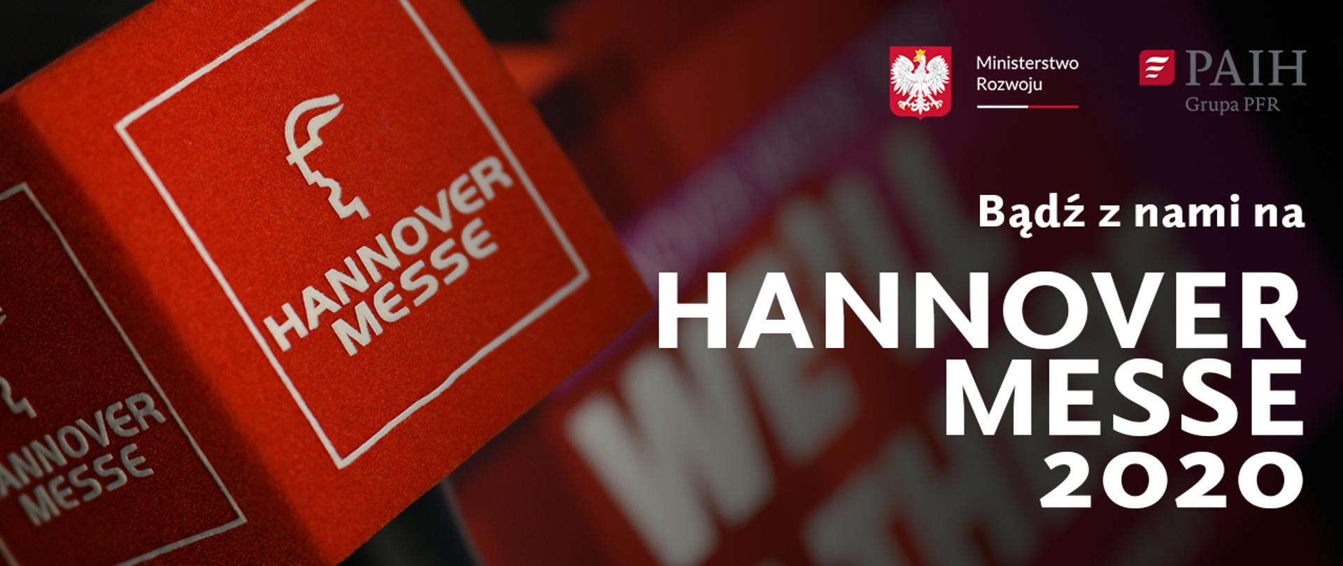Grafika - mikrofon z logo targów, po prawej napis "Bądź z nami na Hannover Messe 2020".