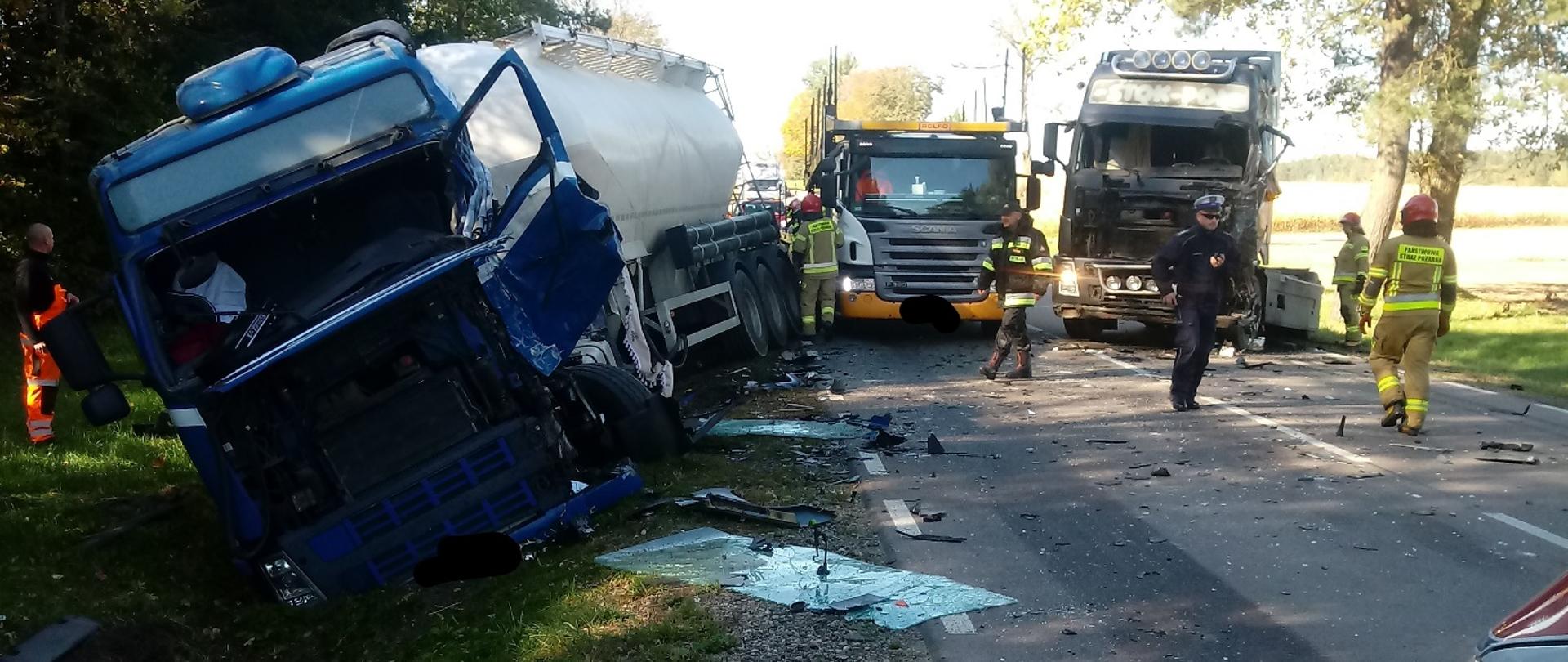 Zderzenie dwóch samochodów ciężarowych.