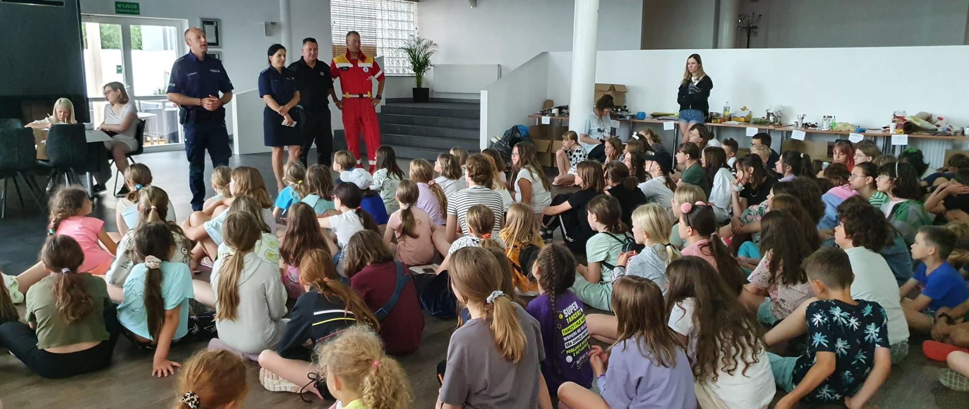 „Bezpieczne wakacje” – spotkania nowosolskich strażaków z dziećmi podczas wypoczynku na koloniach, półkoloniach i obozach.