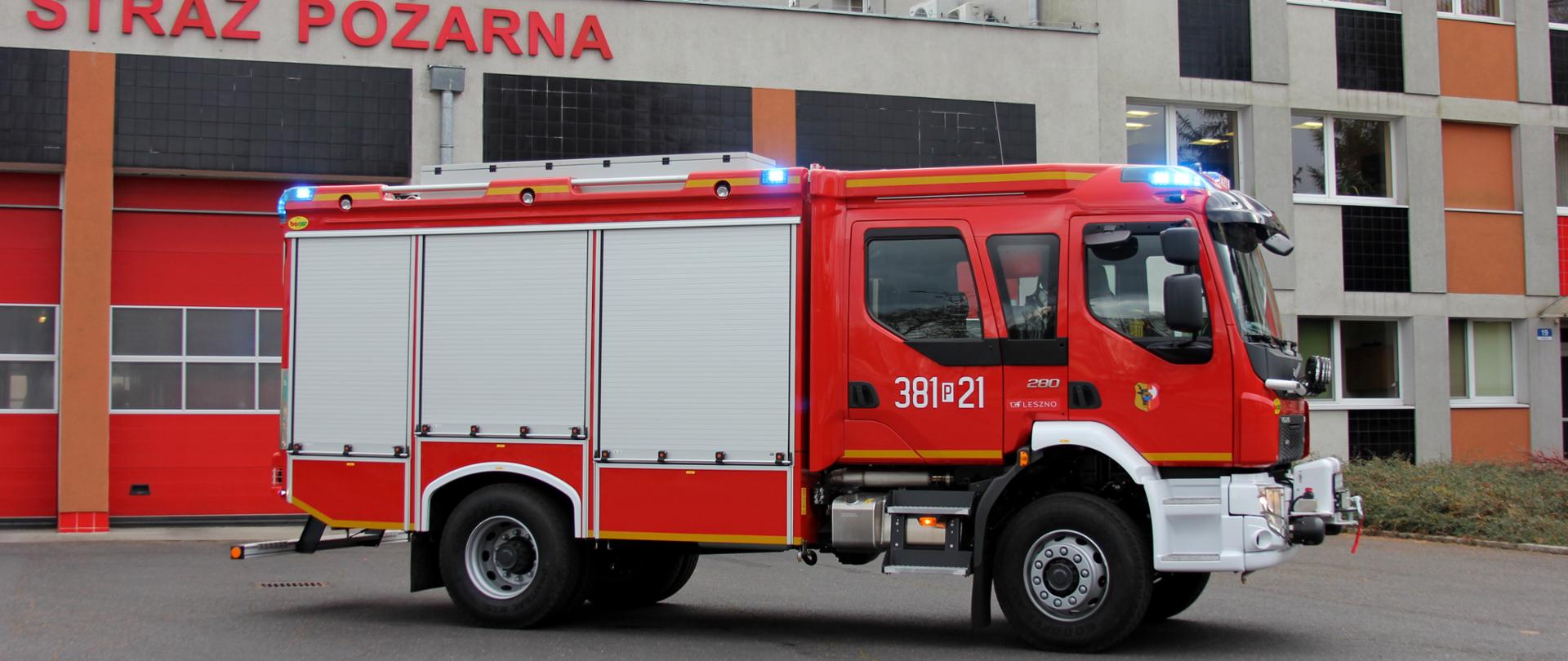 Samochód pożarniczy GBA 2,5/16 widok z boku