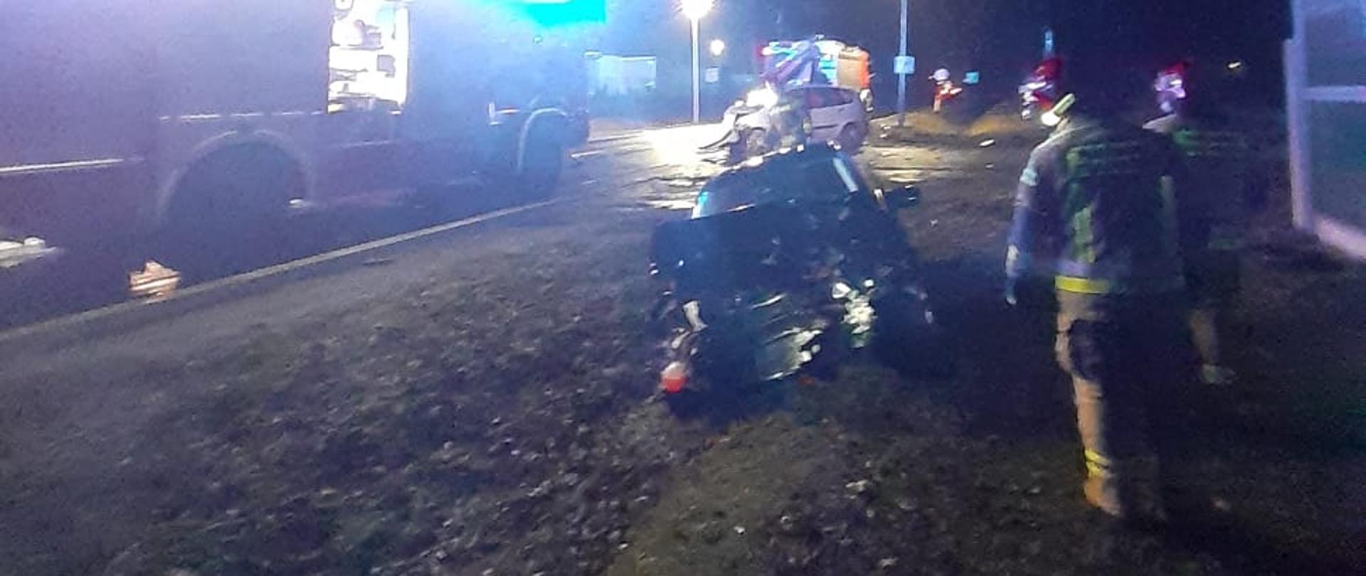 Uszkodzony pojazd w rowie