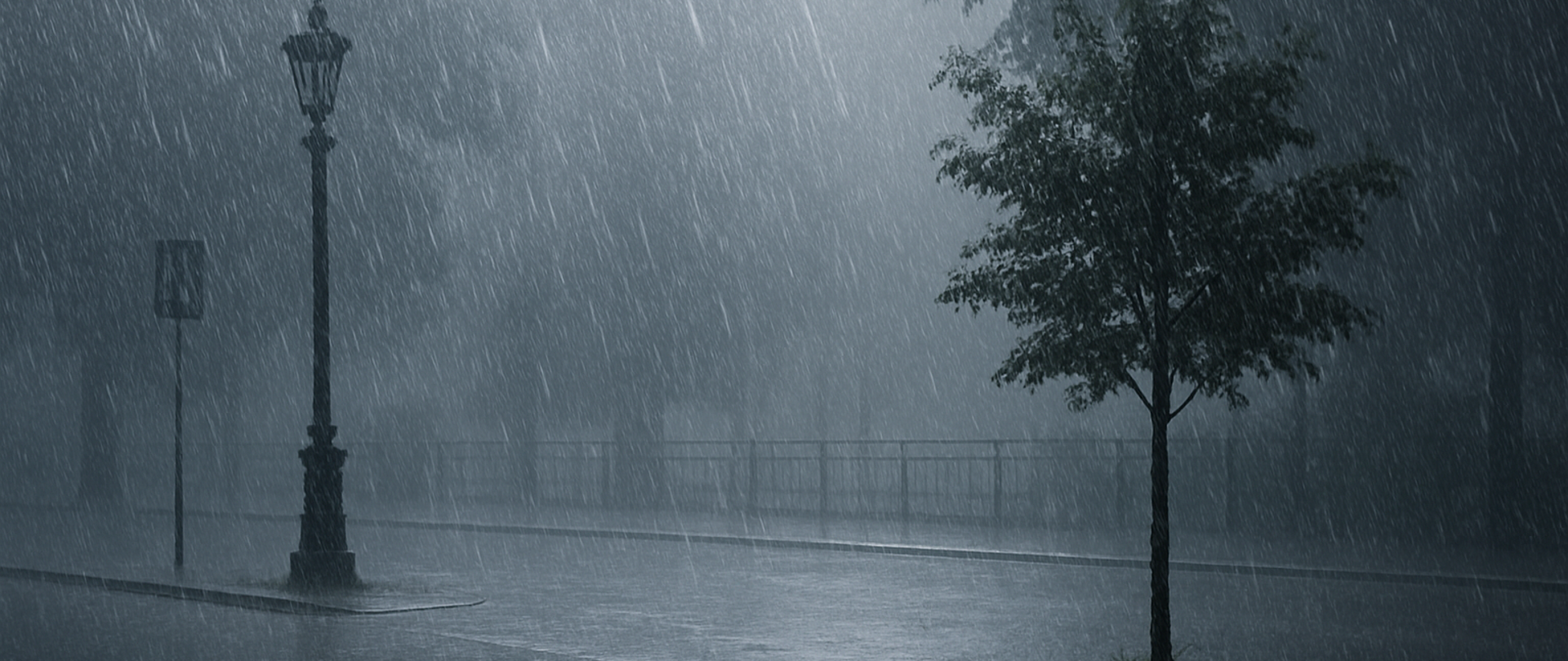 Intensywne opady deszczu w pustym mieście