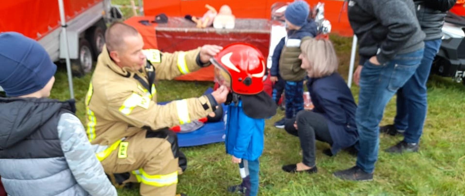 Stanowisko promocyjne PSP na 100 lecie OSP Grębków